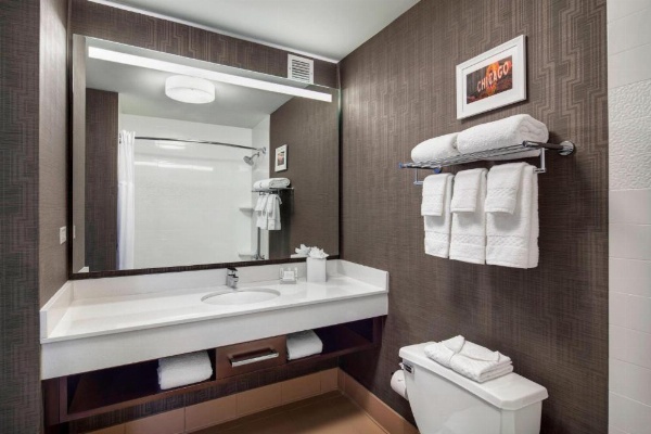 Fairfield Inn & Suites by Marriott Chicago Downtown/Magnificent Mile image 8